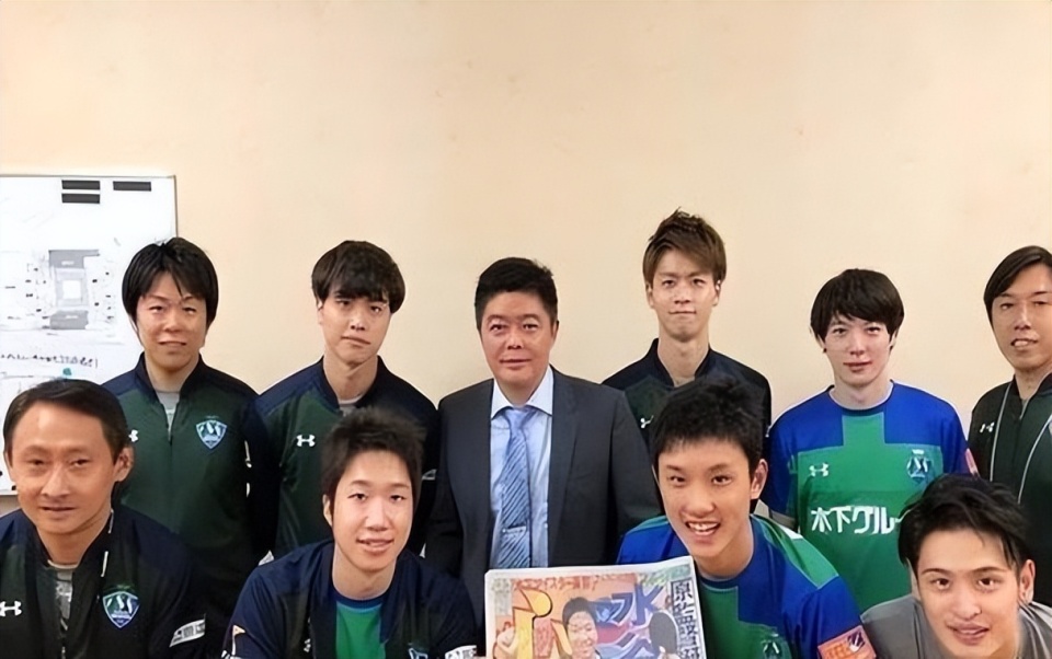 一批在国际, 邱建新退役, 在乒坛小有 一批在国际, 邱建新退役, 在乒坛小有